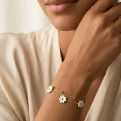 Bracelet double chaîne fleur blanche doré argenté