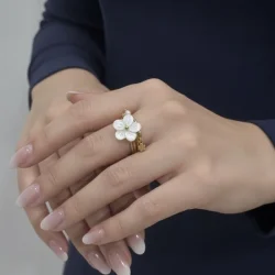 Bague fleur blanche