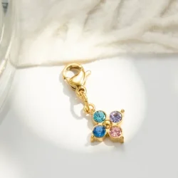 Pendentif trèfle multicolore